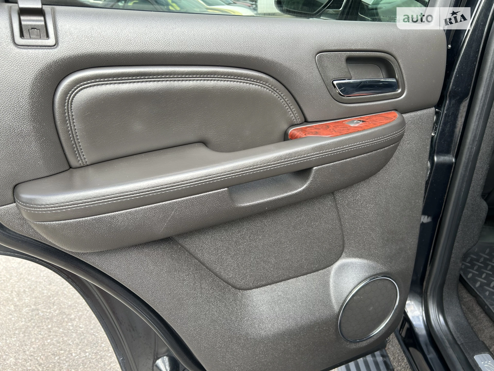 2011 Cadillac Escalade - мініатюра 21