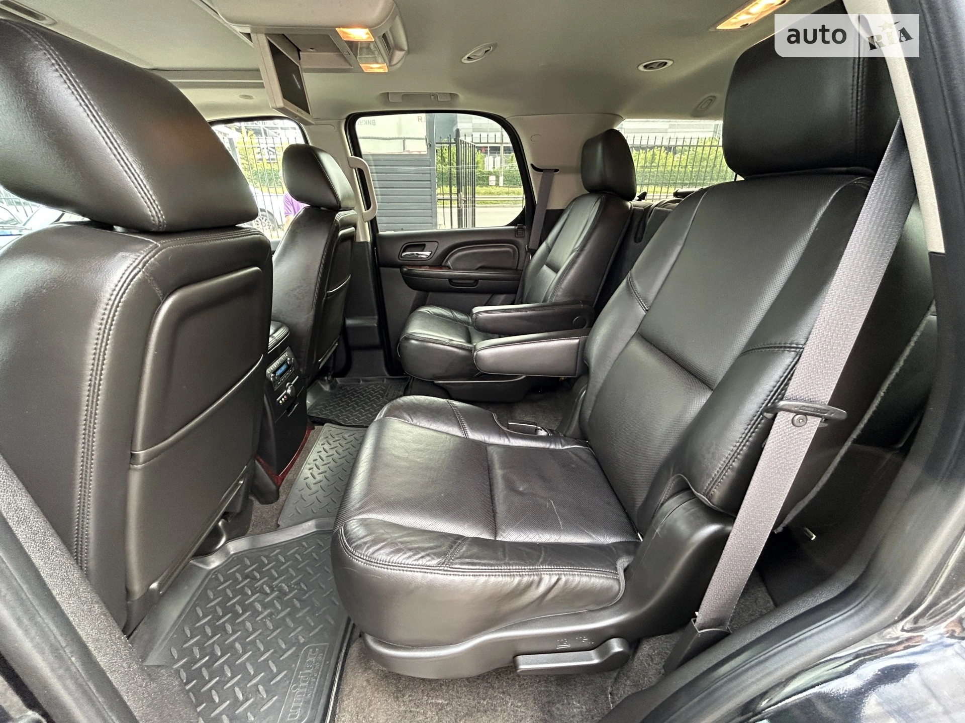 2011 Cadillac Escalade - мініатюра 22
