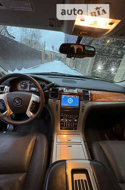 Внедорожник / Кроссовер Cadillac Escalade 2013 в Киеве