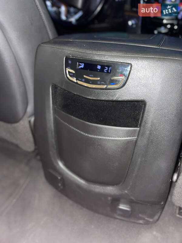 Внедорожник / Кроссовер Cadillac Escalade 2015 в Киеве