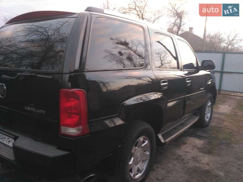 Внедорожник / Кроссовер Cadillac Escalade 2004 в Чернигове