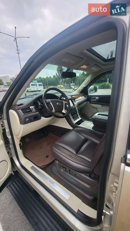 Внедорожник / Кроссовер Cadillac Escalade 2013 в Киеве