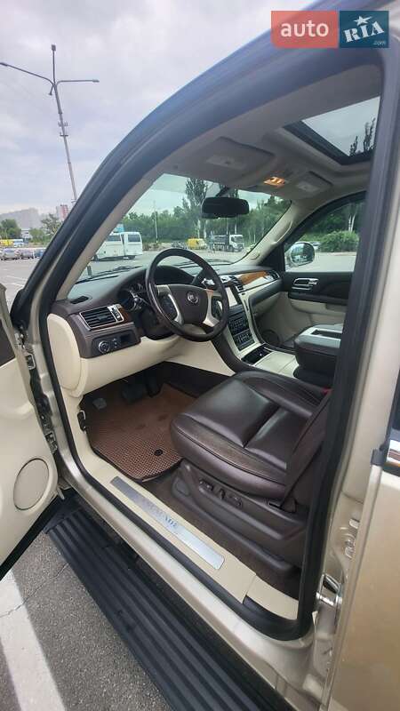 Внедорожник / Кроссовер Cadillac Escalade 2013 в Киеве