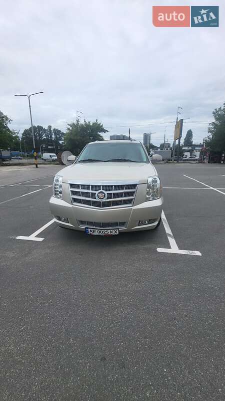 Внедорожник / Кроссовер Cadillac Escalade 2013 в Киеве