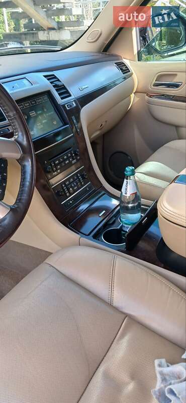 Внедорожник / Кроссовер Cadillac Escalade 2011 в Косове