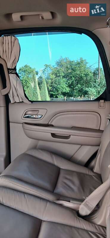 Внедорожник / Кроссовер Cadillac Escalade 2011 в Косове
