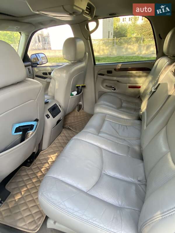 Позашляховик / Кросовер Cadillac Escalade 2004 в Южноукраїнську