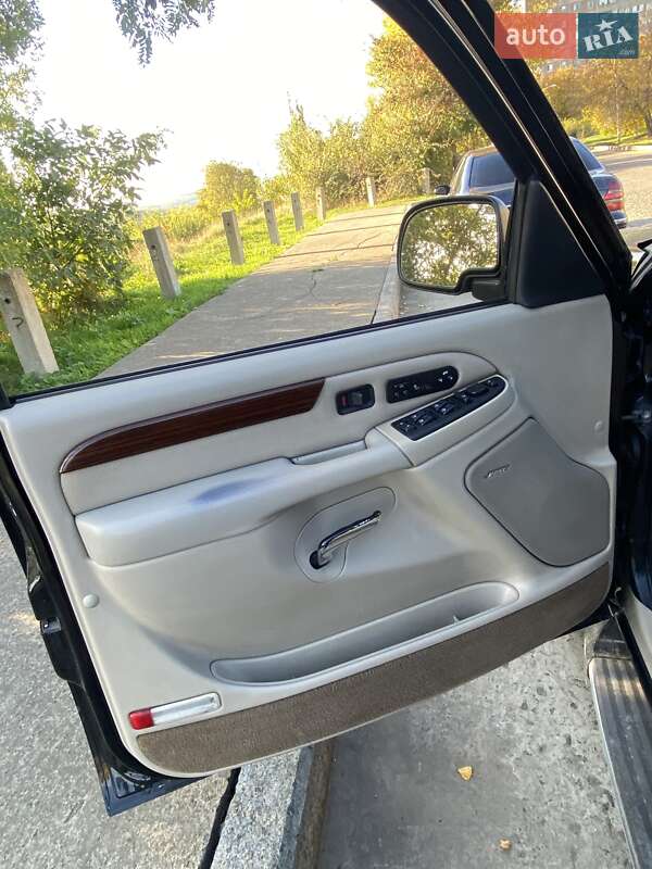 Позашляховик / Кросовер Cadillac Escalade 2004 в Южноукраїнську
