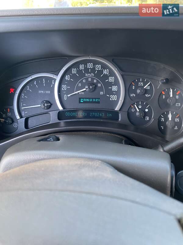 Позашляховик / Кросовер Cadillac Escalade 2004 в Южноукраїнську