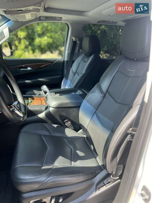 Внедорожник / Кроссовер Cadillac Escalade 2016 в Белой Церкви