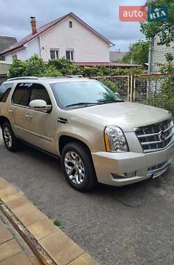 Внедорожник / Кроссовер Cadillac Escalade 2013 в Киеве