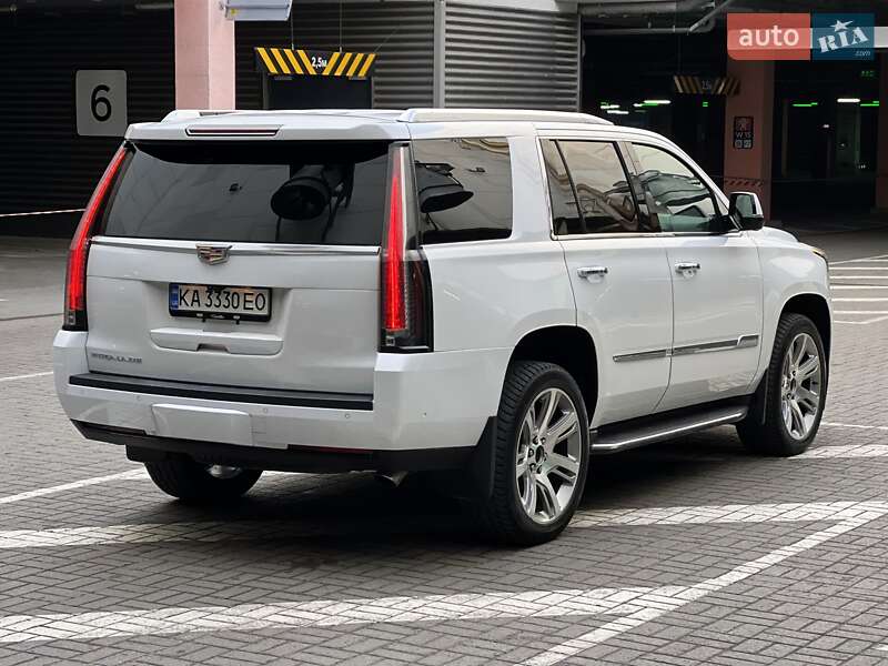 Внедорожник / Кроссовер Cadillac Escalade 2016 в Киеве