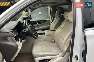 Внедорожник / Кроссовер Cadillac Escalade 2016 в 