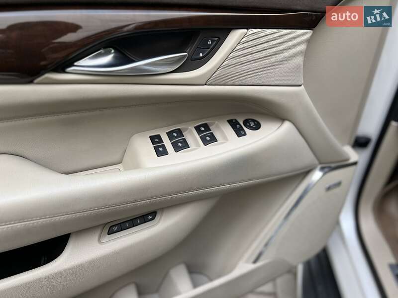 Внедорожник / Кроссовер Cadillac Escalade 2016 в Киеве