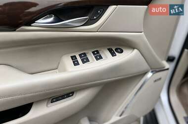 Внедорожник / Кроссовер Cadillac Escalade 2016 в 