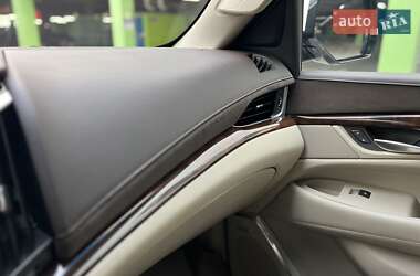 Внедорожник / Кроссовер Cadillac Escalade 2016 в 