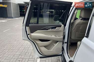 Внедорожник / Кроссовер Cadillac Escalade 2016 в 