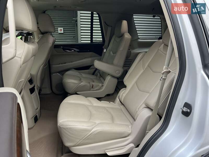 Внедорожник / Кроссовер Cadillac Escalade 2016 в Киеве