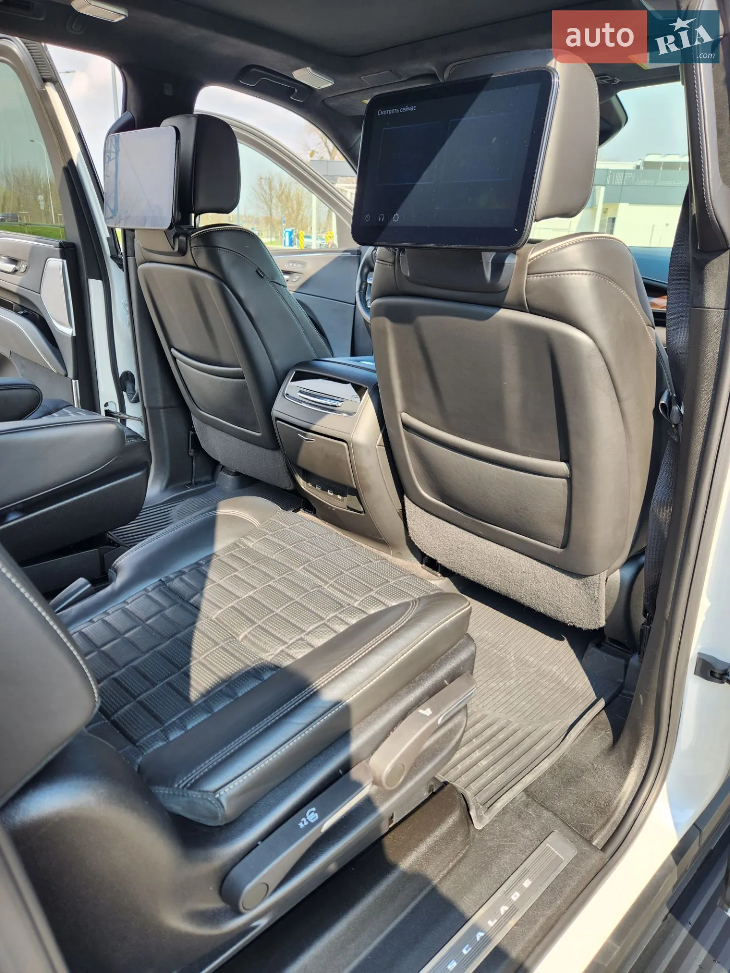 2022 Cadillac Escalade - мініатюра 21