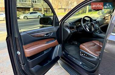 Внедорожник / Кроссовер Cadillac Escalade 2014 в 