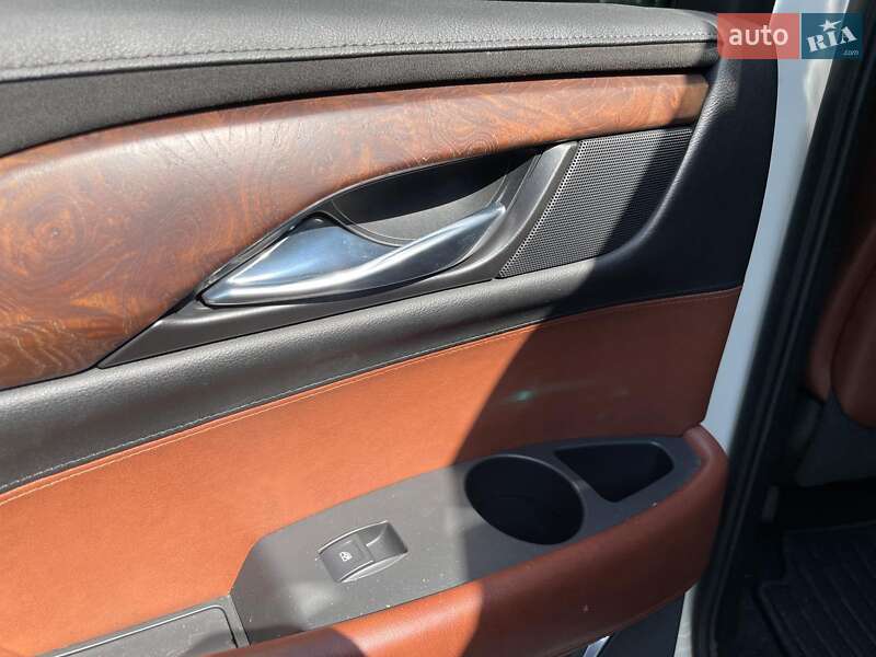 Внедорожник / Кроссовер Cadillac Escalade 2014 в Киеве