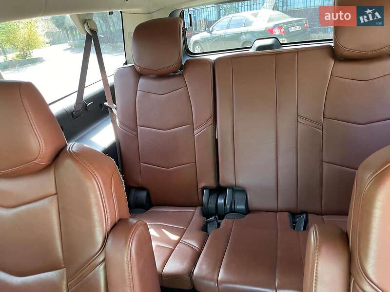 Внедорожник / Кроссовер Cadillac Escalade 2014 в Киеве