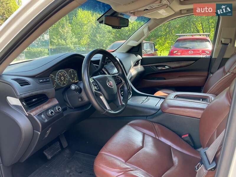 Внедорожник / Кроссовер Cadillac Escalade 2014 в Киеве