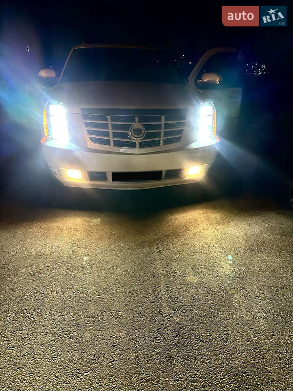 Внедорожник / Кроссовер Cadillac Escalade 2011 в Киеве
