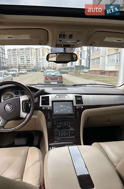 Внедорожник / Кроссовер Cadillac Escalade 2011 в 