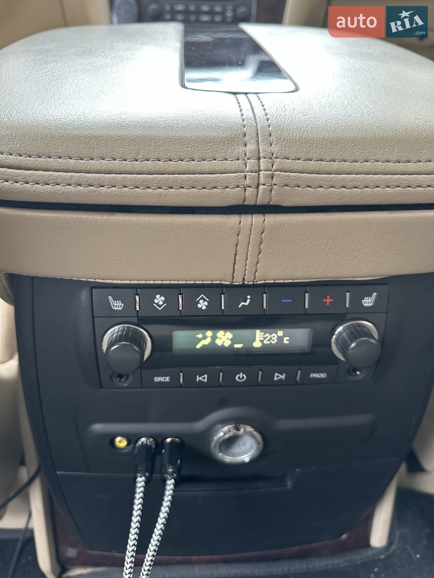 2011 Cadillac Escalade - мініатюра 26