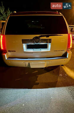 Внедорожник / Кроссовер Cadillac Escalade 2011 в 