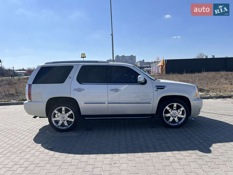 Внедорожник / Кроссовер Cadillac Escalade 2011 в 