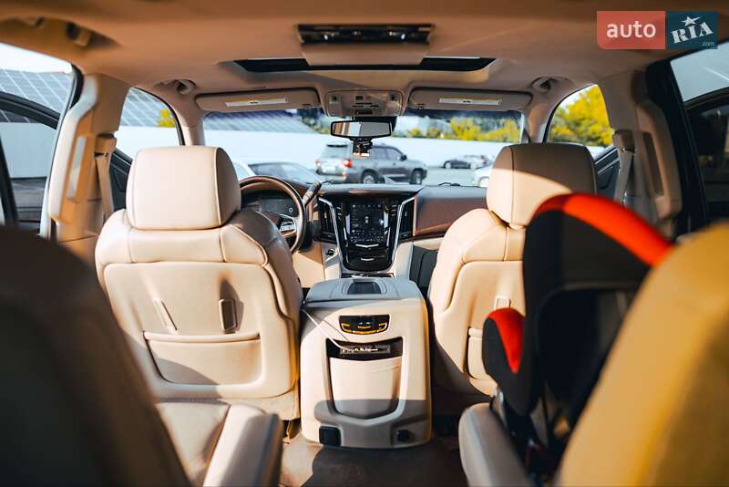 Внедорожник / Кроссовер Cadillac Escalade 2014 в Ужгороде