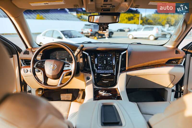 Внедорожник / Кроссовер Cadillac Escalade 2014 в Ужгороде