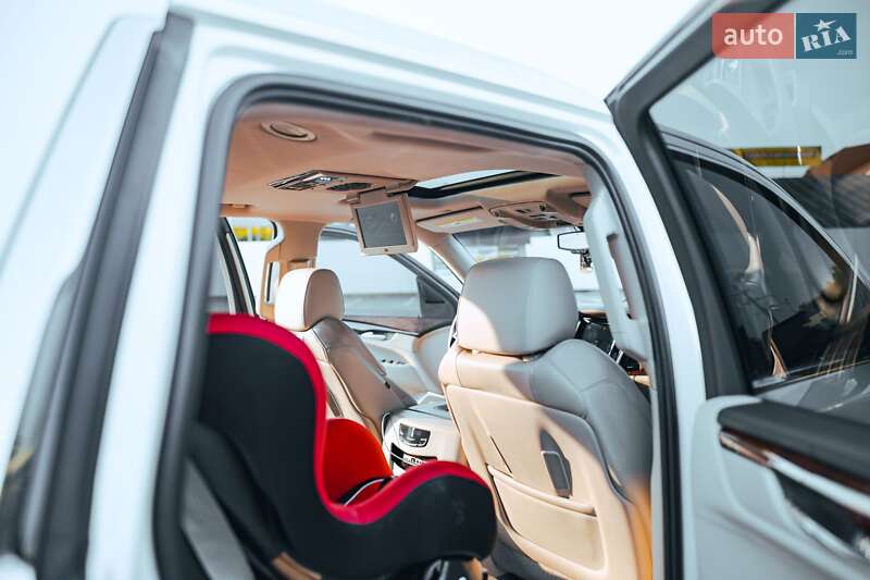 Внедорожник / Кроссовер Cadillac Escalade 2014 в Ужгороде