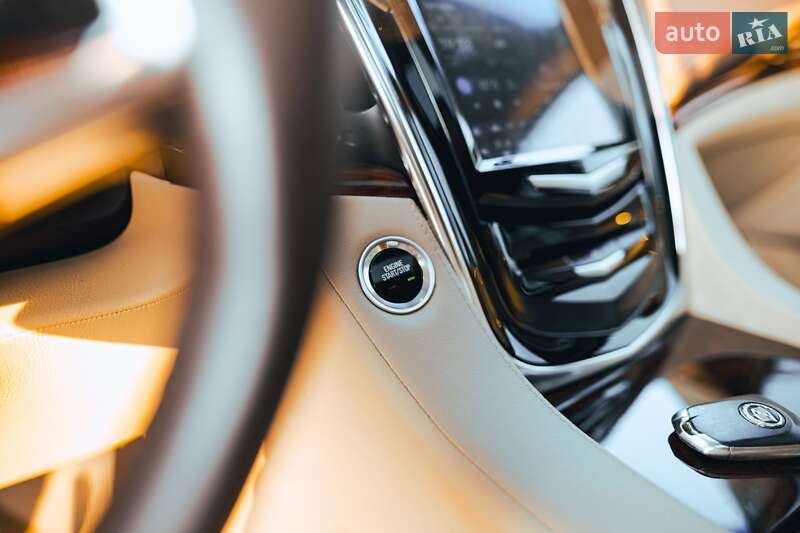 Внедорожник / Кроссовер Cadillac Escalade 2014 в Ужгороде
