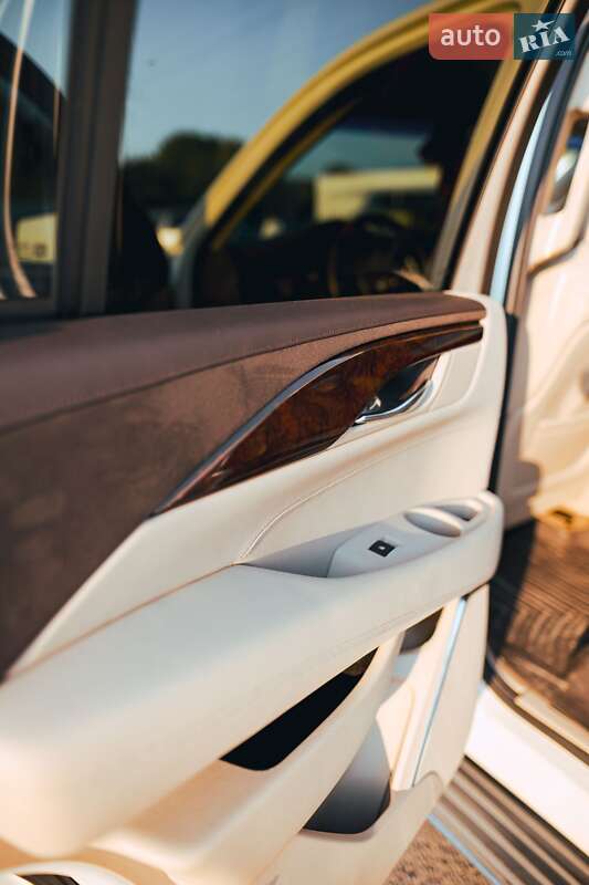 Внедорожник / Кроссовер Cadillac Escalade 2014 в Ужгороде фото 37 Внедорожник / Кроссовер Cadillac Escalade 2014 в Ужгороде