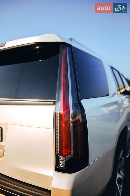 Внедорожник / Кроссовер Cadillac Escalade 2014 в Ужгороде