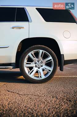Внедорожник / Кроссовер Cadillac Escalade 2014 в 