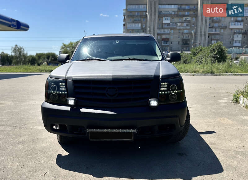 Внедорожник / Кроссовер Cadillac Escalade 2001 в 