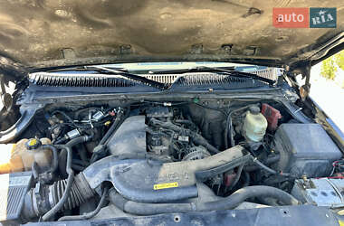 Внедорожник / Кроссовер Cadillac Escalade 2001 в 