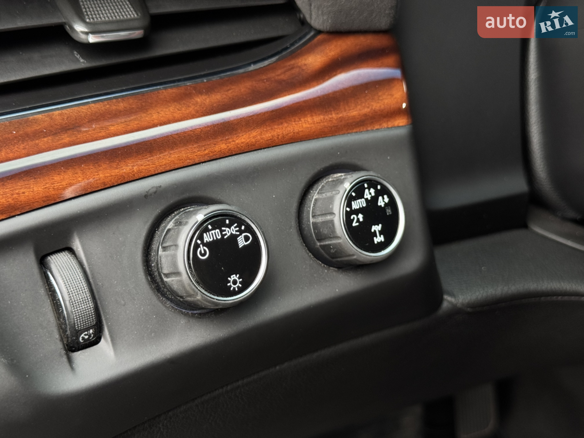 2016 Cadillac Escalade - мініатюра 18
