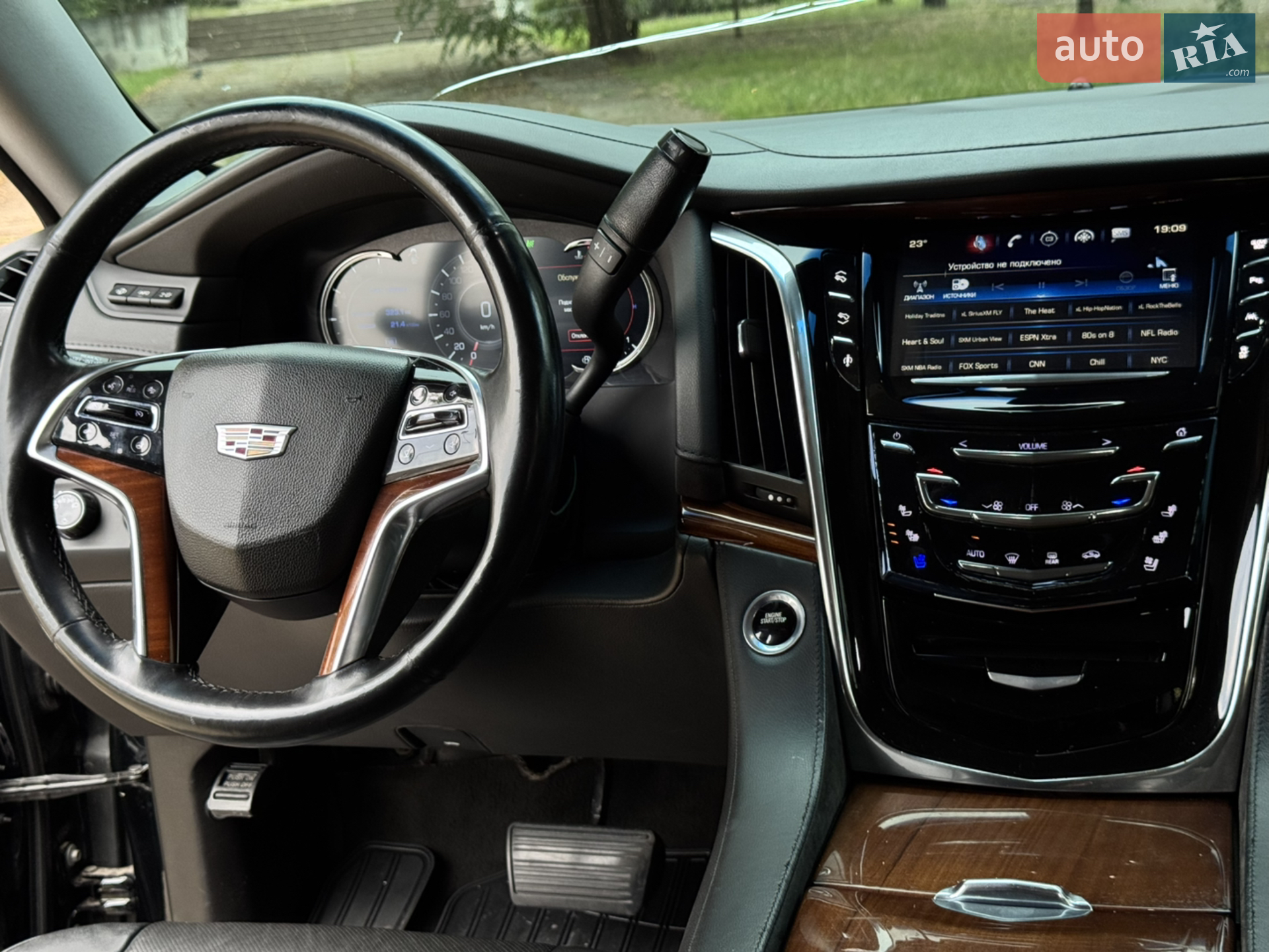2016 Cadillac Escalade - мініатюра 28