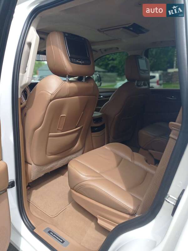 Позашляховик / Кросовер Cadillac Escalade 2016 в Чернігові фото 29 Позашляховик / Кросовер Cadillac Escalade 2016 в Чернігові