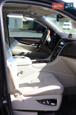 Внедорожник / Кроссовер Cadillac Escalade 2014 в 