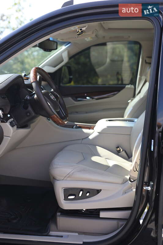 Внедорожник / Кроссовер Cadillac Escalade 2014 в Львове фото 22 Внедорожник / Кроссовер Cadillac Escalade 2014 в Львове