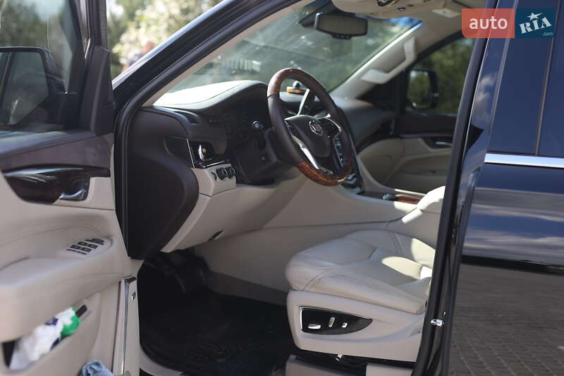 Внедорожник / Кроссовер Cadillac Escalade 2014 в Львове фото 23 Внедорожник / Кроссовер Cadillac Escalade 2014 в Львове