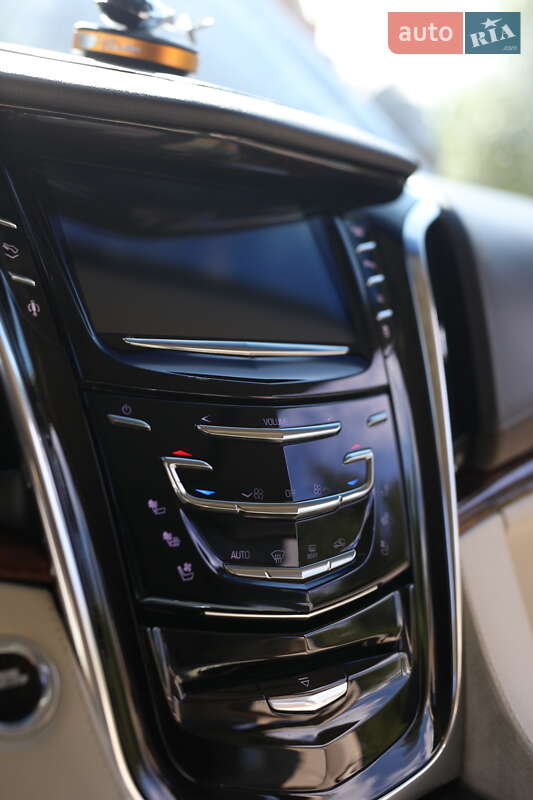Внедорожник / Кроссовер Cadillac Escalade 2014 в Львове фото 40 Внедорожник / Кроссовер Cadillac Escalade 2014 в Львове