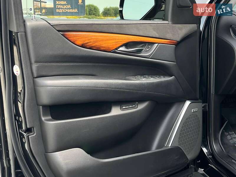 Внедорожник / Кроссовер Cadillac Escalade 2017 в Львове