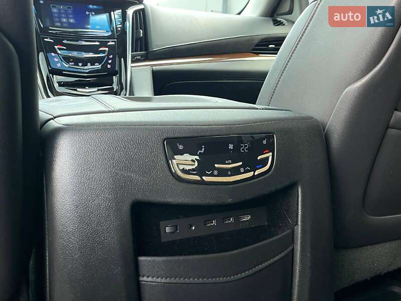 Внедорожник / Кроссовер Cadillac Escalade 2017 в Львове